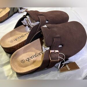 Genuine Cow Suede Clogs by Qomfort. 
In Brown.